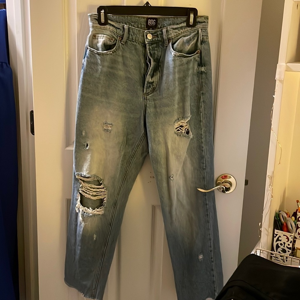 Urban Outfitters BDG Light Wash Ripped Straight Leg  Jeans Size 27